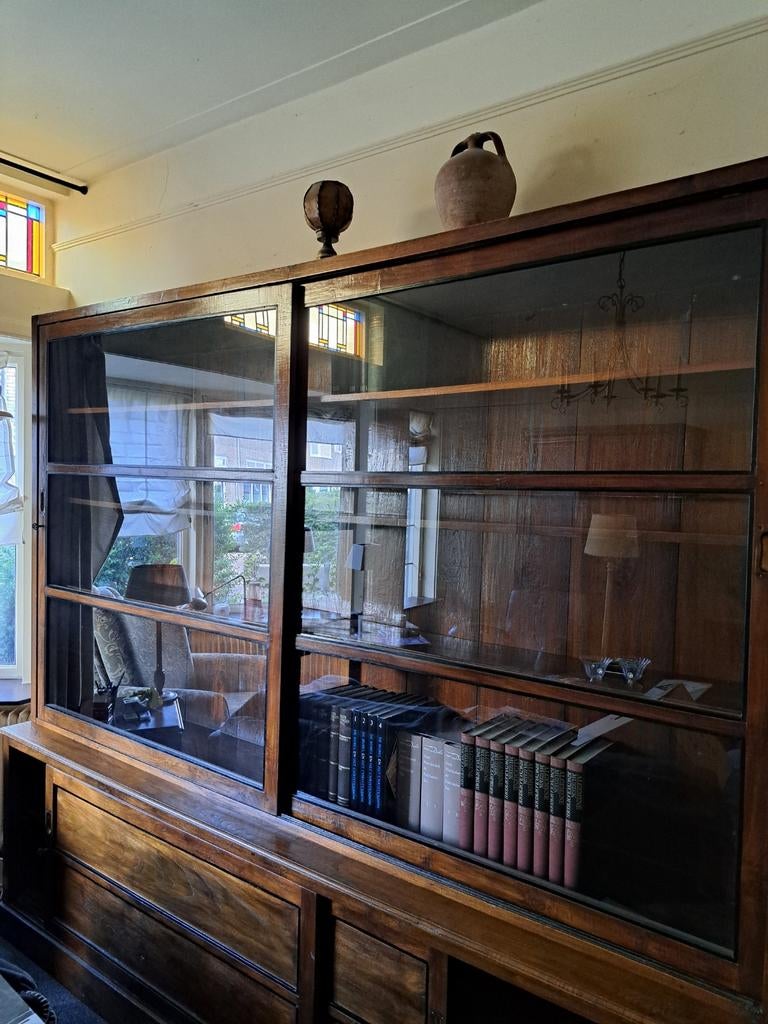 Houten boekenkast met glazen schuifdeuren, Ophalen, Gebruikt, 25 tot 50 cm, 200 cm of meer