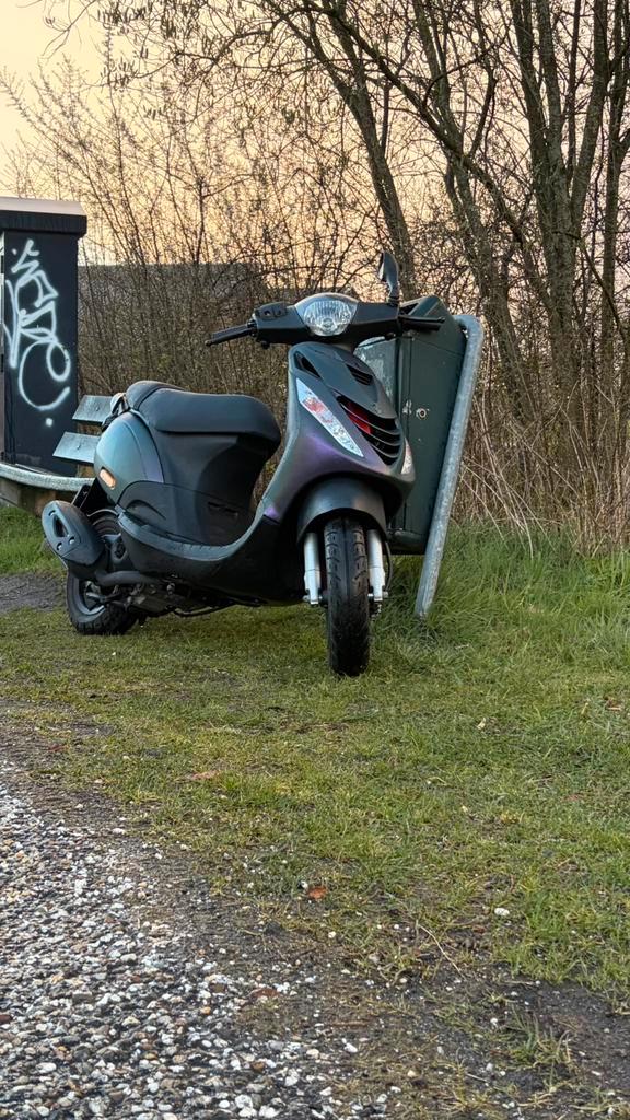 PIAGGIO ZIP 50CC 4T E5 2025, Fietsen en Brommers, Scooters | Piaggio, Zo goed als nieuw, Zip, Benzine, Ophalen