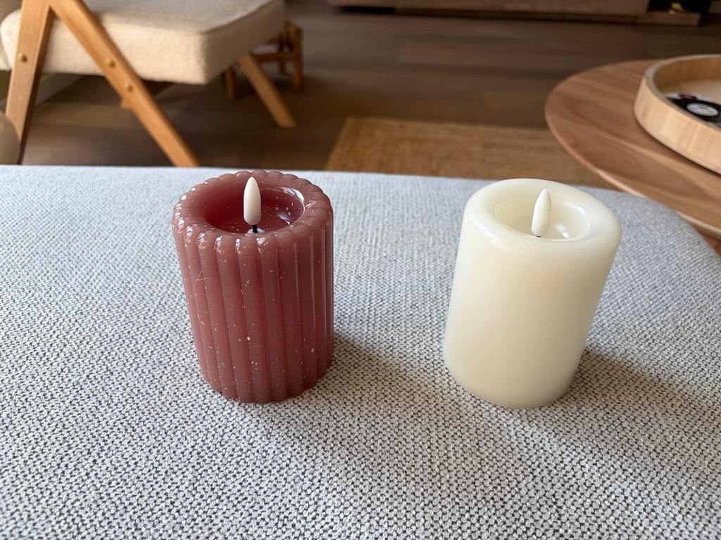 Twee led kaarsen en twee zoutsteen houders, Overige materialen, Nieuw, Ophalen of Verzenden, Crème