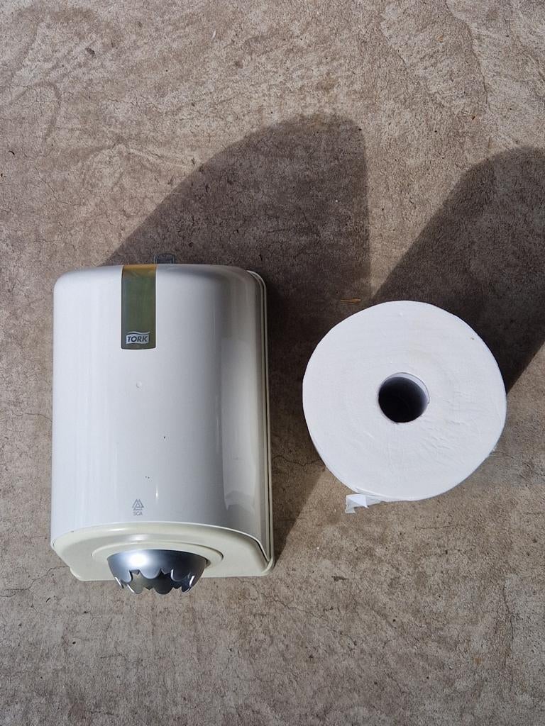 Tork handdoekdispenser met rol / Torkrolhouder, Ophalen, Gebruikt