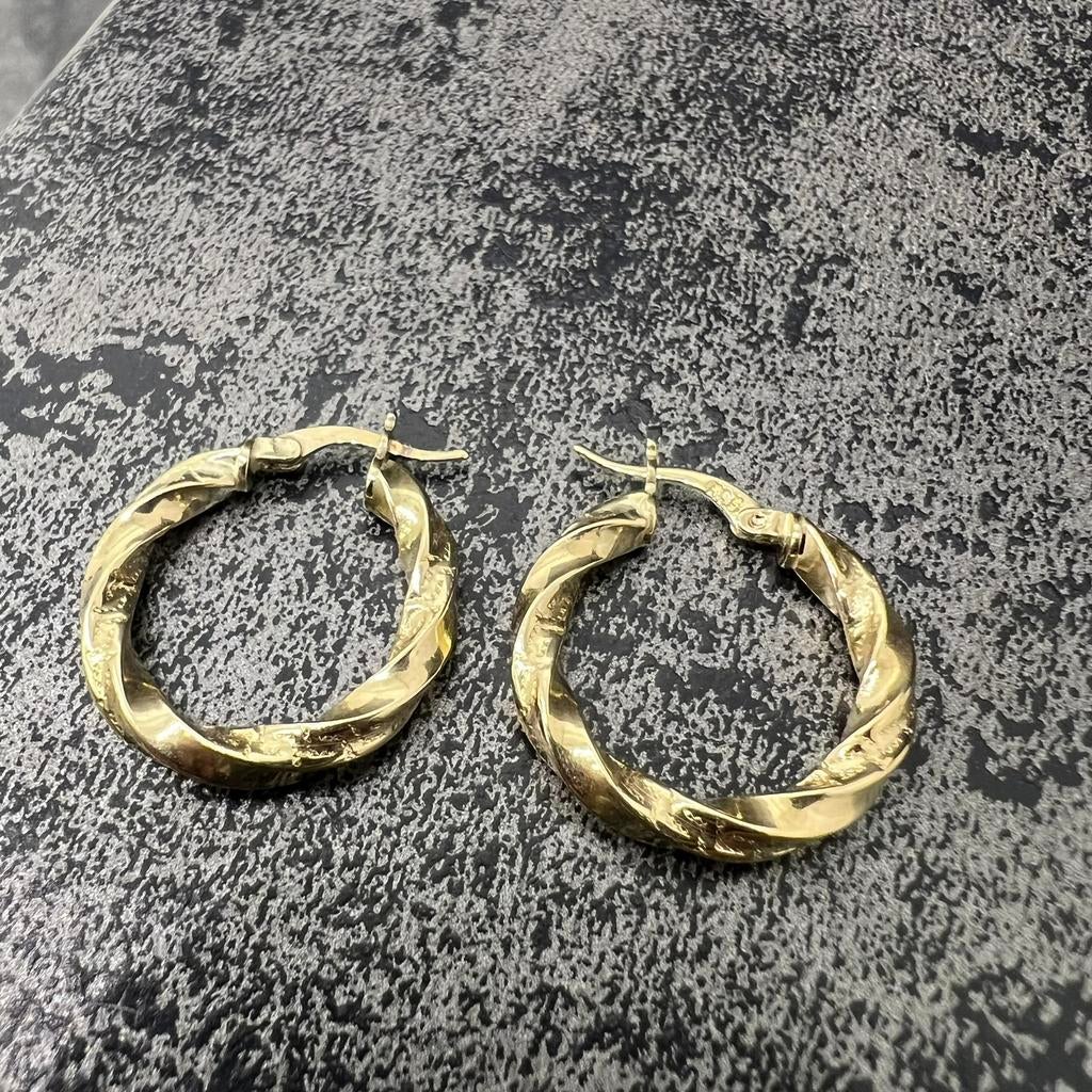 14 karaat gouden oorbellen nieuw creolen wokkels, Sieraden, Tassen en Uiterlijk, Oorbellen, Ophalen of Verzenden, Zo goed als nieuw