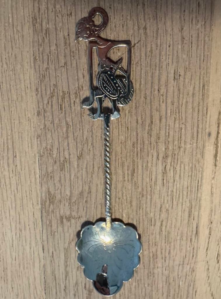 Antiek verzilverde Wajang thee lepeltje uit Indonesië, Antiek en Kunst, Antiek | Bestek, Ophalen of Verzenden