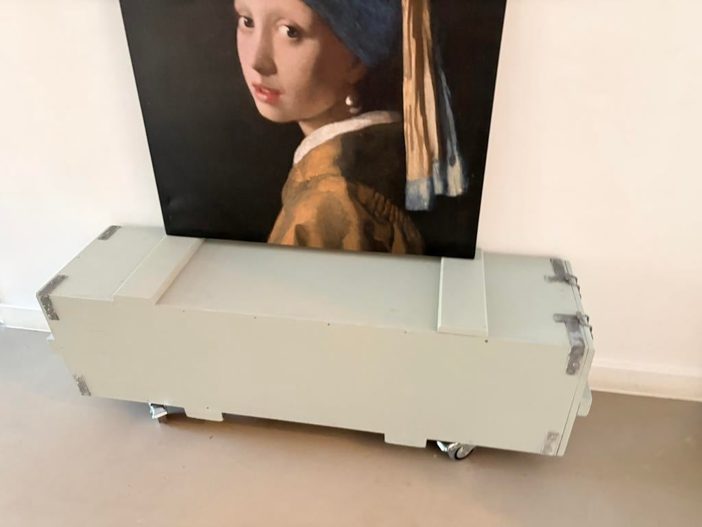 Oude gerestylde legerkist, Ophalen, Zo goed als nieuw