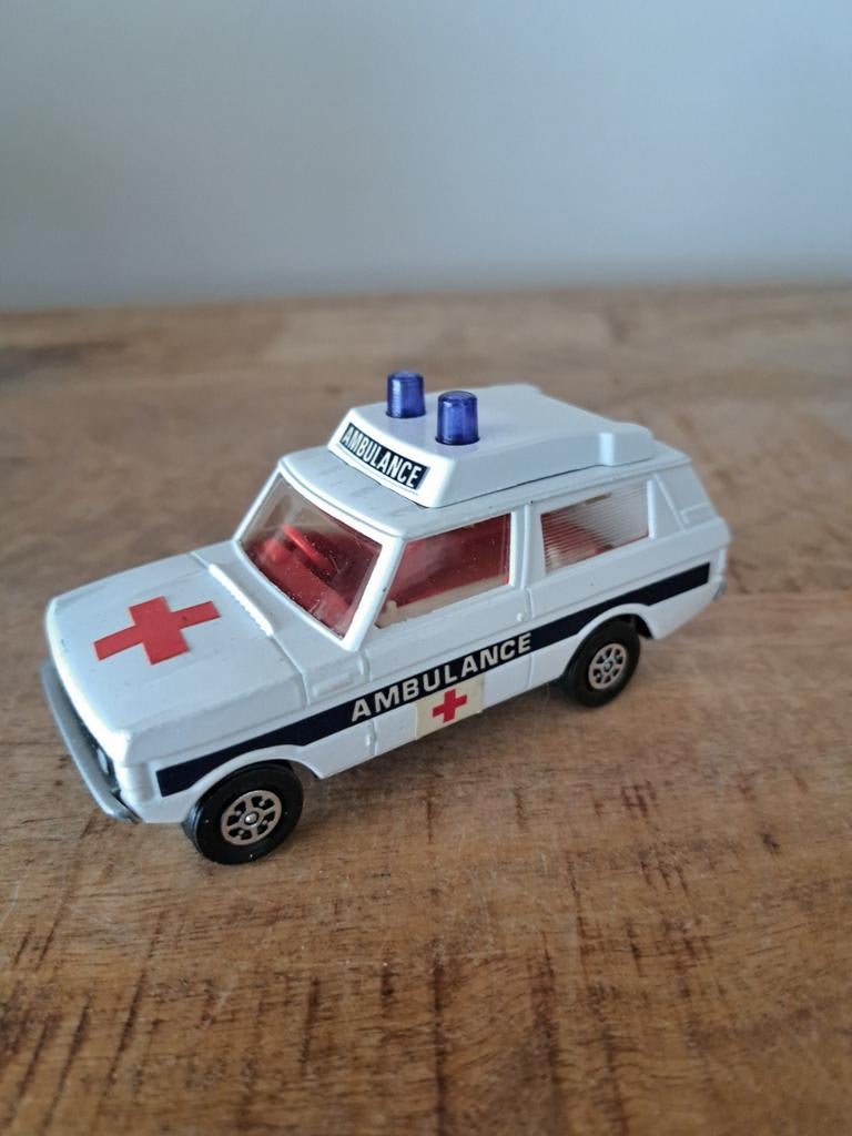 Corgi toys "vigilant " range rover ambulance plus poppetjes, Gebruikt, Auto, Ophalen of Verzenden, N.b