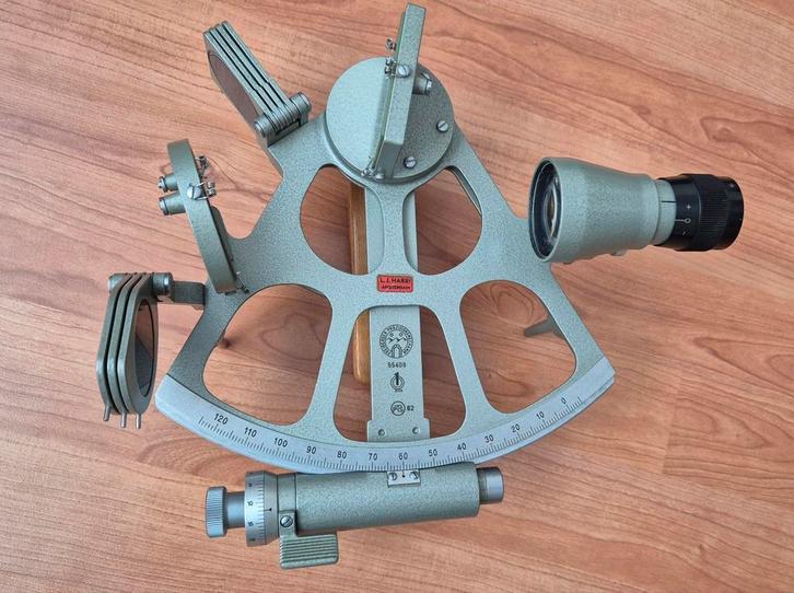 Trommel sextant Freiberger 1965 in originele houten kist, Watersport en Boten, Navigatiemiddelen en Scheepselektronica, Gps of Kompas