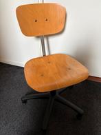 Oude retro schoolstoel, Ophalen, Gebruikt, Bruin, Eén