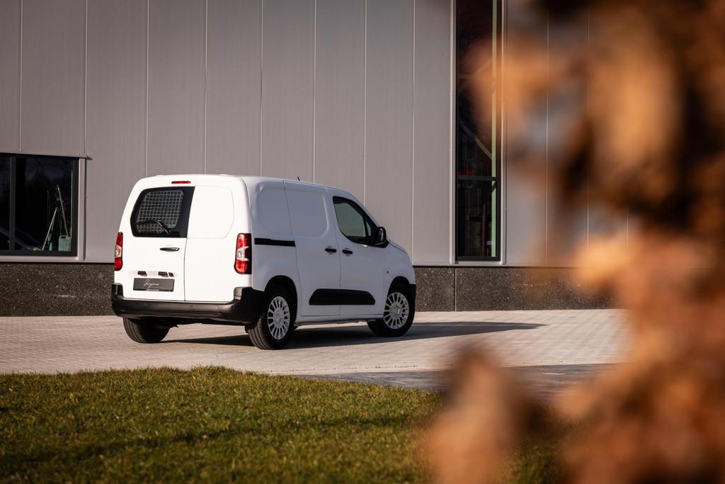 Toyota PROACE CITY Electric First Edition 50 kWh | 2022 | 1e, 274 km, Gebruikt, Zwart, Wit