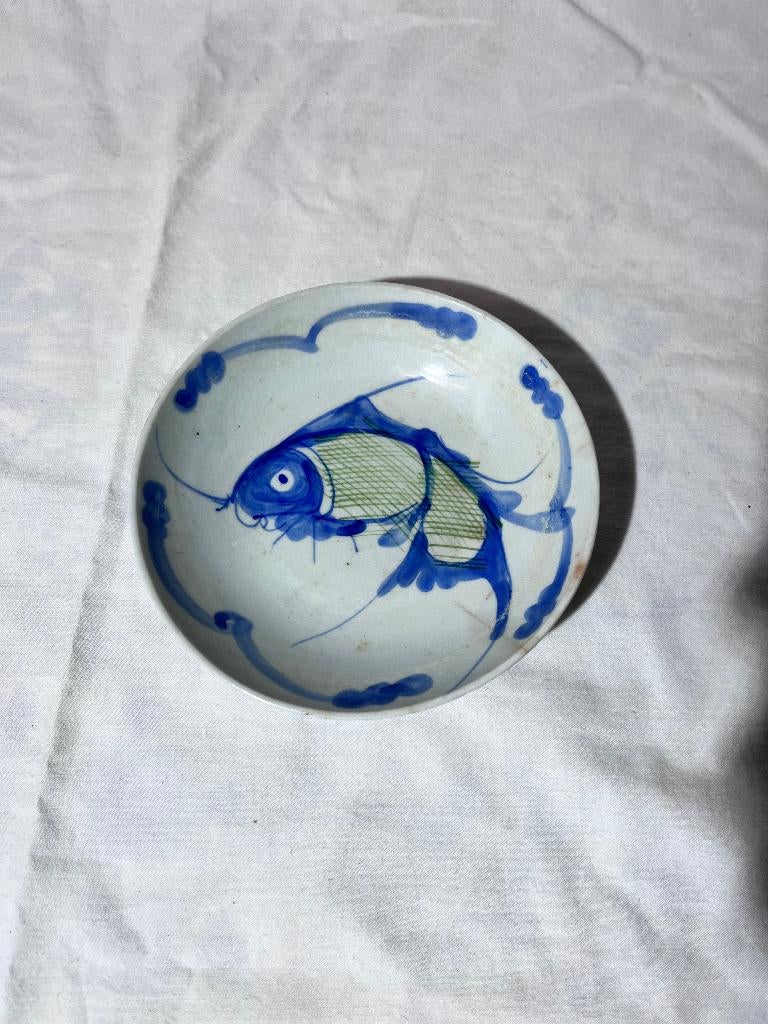 Antiek Chinees porseleinen bord met vis, Ophalen of Verzenden