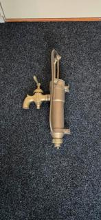 Antieke messing waterpomp met kraan, Ophalen of Verzenden