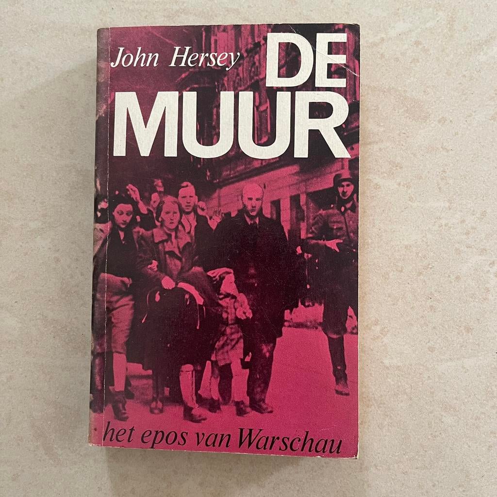 Pocket De Muur van John Hersey, Ophalen of Verzenden, Gelezen