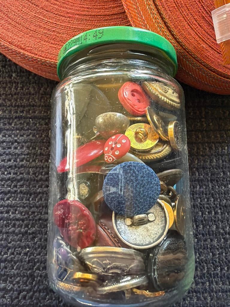 Pot met diverse knopen, Hobby en Vrije tijd, Ophalen of Verzenden, Gebruikt, Knoop of Knopen