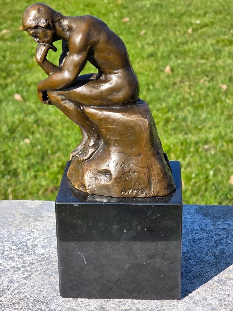 DE DENKER / RODIN / bronzen beeld op marmeren voet