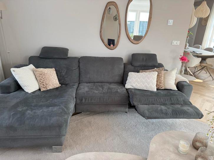 Antracietgrijze bank met 2x lounge,  1 gedeelte elektrisch., Huis en Inrichting, Banken | Bankstellen, Gebruikt, Hoekbank, Vierpersoons of meer