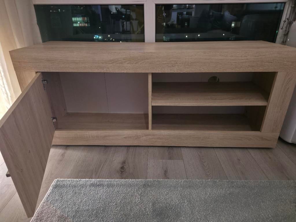 Gratis af te halen: Modern tv-meubel met opbergruimte, Huis en Inrichting, Kasten | Televisiemeubels, Ophalen, Gebruikt, 100 tot 150 cm