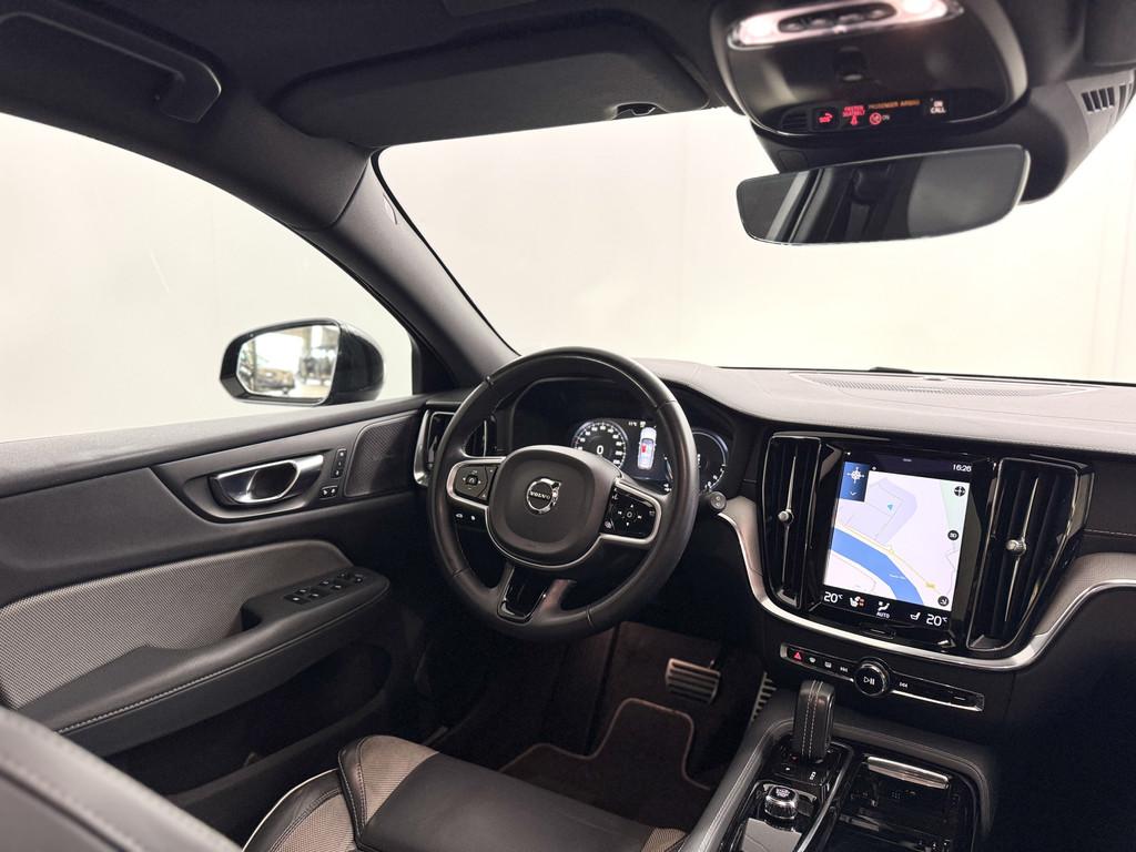 Volvo V60 2.0 T6 Recharge AWD R-Design 398PK | Pano | H&K |, Gebruikt, 4 cilinders, Vierwielaandrijving, Zilver of Grijs