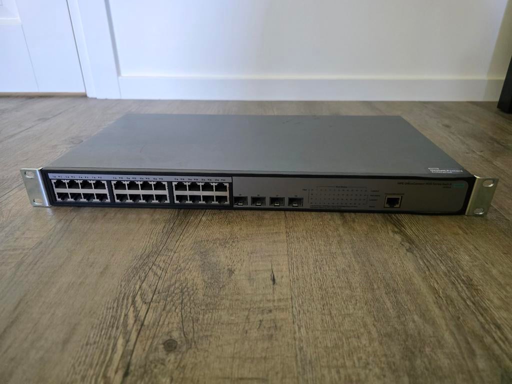 HPE OfficeConnect 1920 JG925A switch 24x 1Gbps PoE+ 180W SFP, Computers en Software, Netwerk switches, Ophalen of Verzenden, Zo goed als nieuw