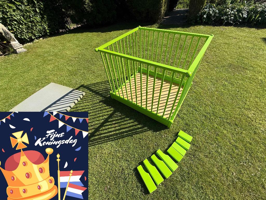 Vrolijk gekleurde baby box Koningsdag Aanbieding, Ophalen, Gebruikt, Rechthoekig, In hoogte verstelbaar