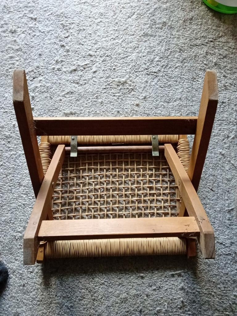 Vintage houten krukje met rieten zitting, Huis en Inrichting, Ophalen of Verzenden