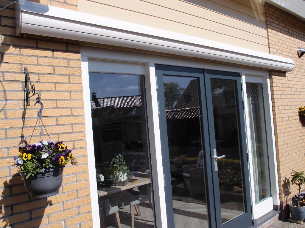 Electrisch bedienbaar zonnescherm, Tuin en Terras, Zonneschermen, Gebruikt, Knikarmscherm, 150 tot 300 cm, 250 cm tot 450 cm, Elektrisch