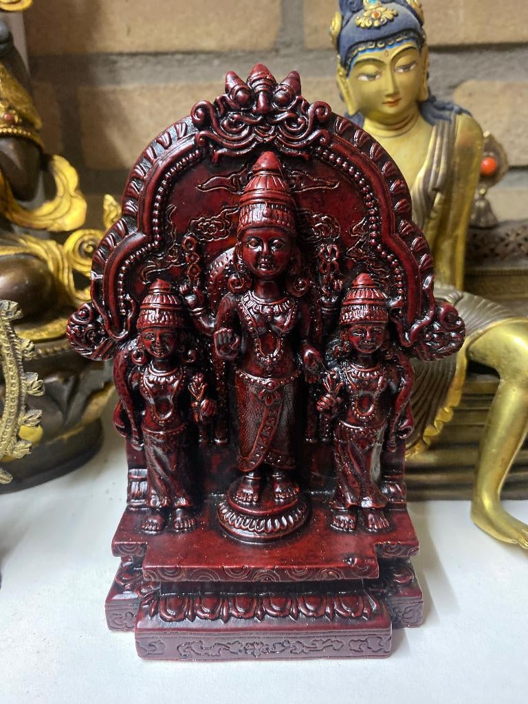 Uniek Hindoeïstisch triade Vishnu Lakshmi Bhudevi 15cm beeld, Verzamelen, Ophalen of Verzenden, Zo goed als nieuw, Beeld(je), Hindoeïsme