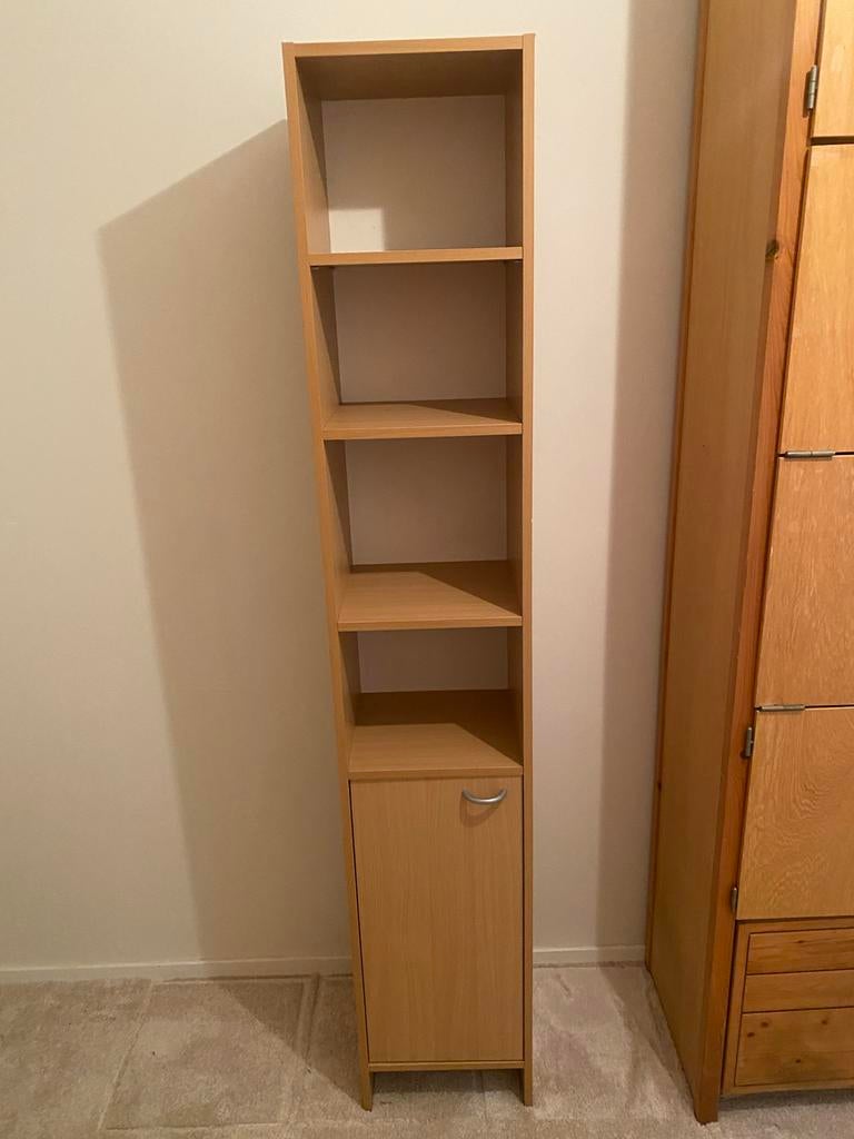 Badkamerkastje met plankjes en deurtje - Gorssel, Huis en Inrichting, Ophalen, (Half)hoge kast, Minder dan 50 cm, Zo goed als nieuw