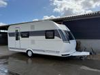 Hobby De Luxe 490 KMF - 2023 - Stapelbed - Airco - Voortent, Caravans en Kamperen, Caravans, Schokbreker, 75 kg, Hobby, Bedrijf