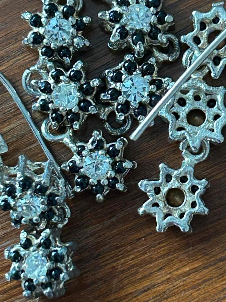 Set Zilverkleurige armband & oorbellen, Sieraden, Tassen en Uiterlijk, Armbanden, Zo goed als nieuw, Overige materialen, Zilver