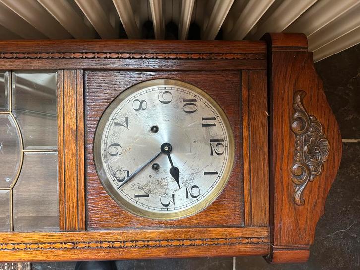 Antieke houten klok met gedetailleerd houtsnijwerk, Antiek en Kunst, Antiek | Klokken, Ophalen