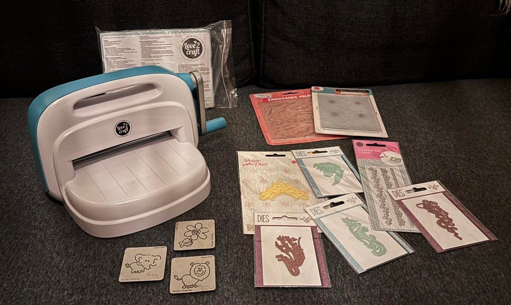Snij en embossingmachine Love2Craft incl heel veel extra’s, Hobby en Vrije tijd, Kaarten | Zelf maken, Ophalen, Zo goed als nieuw