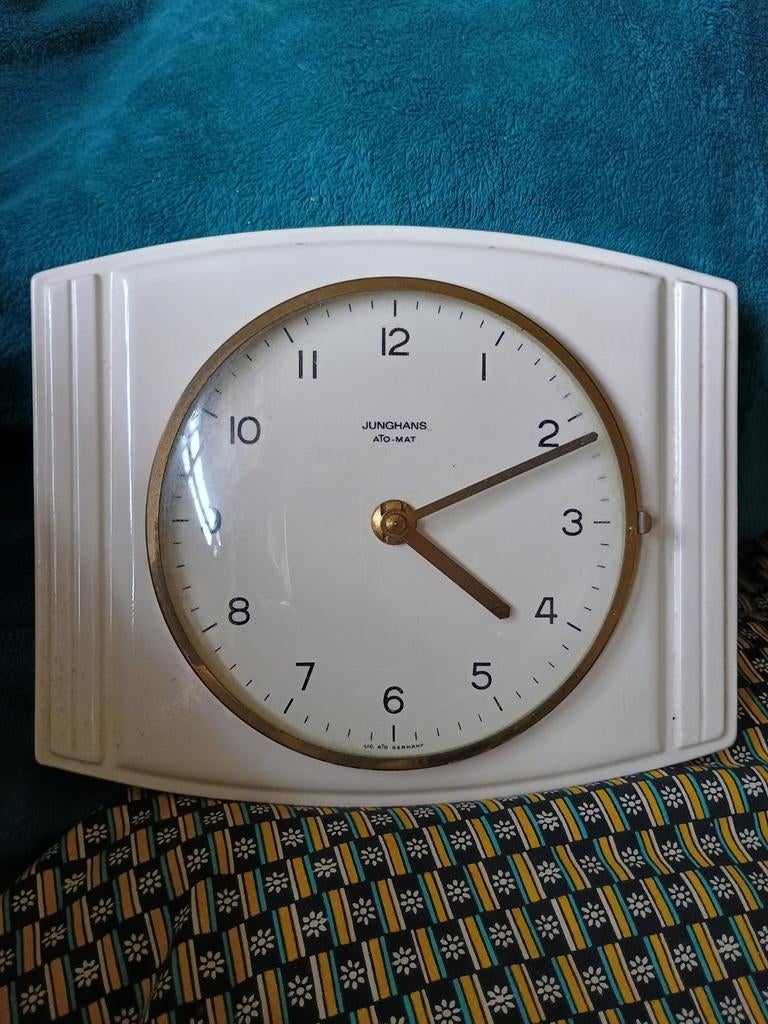 Junghans klok ( defect), Huis en Inrichting, Woonaccessoires | Klokken, Ophalen, Gebruikt, Wandklok
