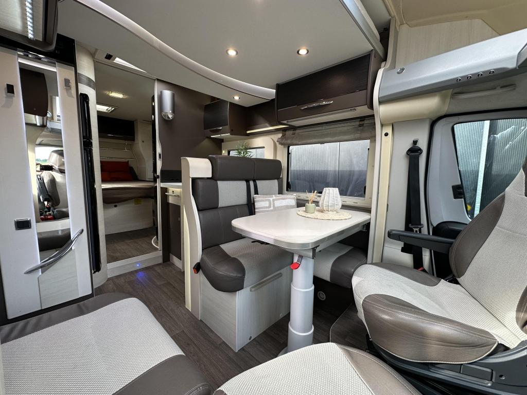 Challenger Graphite 398 XLB Queens+hefbed | Ruimte | Truma D, Caravans en Kamperen, Campers, Ringverwarming, Fiat, Bedrijf, Challenger