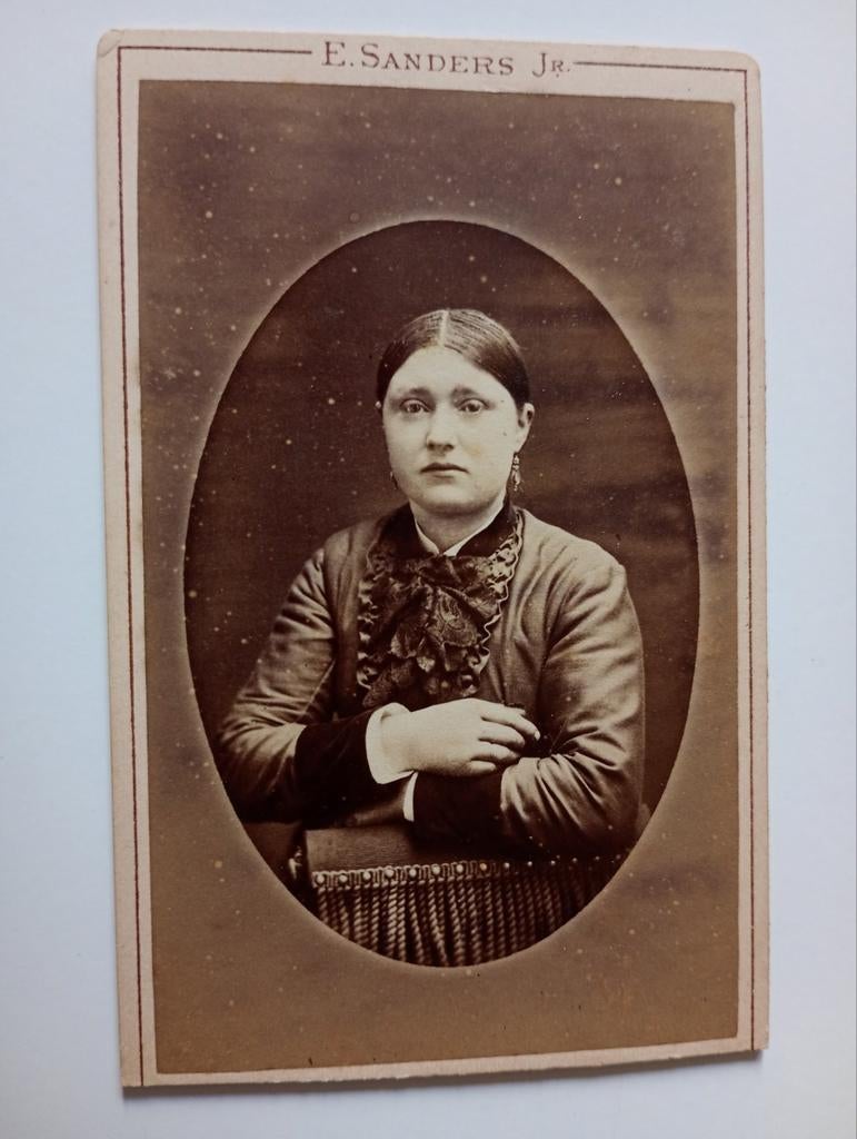 CDV Groningen Vrouw, Verzamelen, Foto's en Prenten, Gebruikt, Foto, Ophalen of Verzenden, Voor 1940