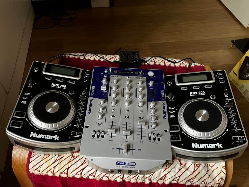 Numark DXM09 digitale mixer & 2 x NDX 200 cd-tabletopspelers, Muziek en Instrumenten, Dj-sets en Draaitafels, Ophalen, Gebruikt