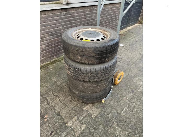 Velgen set + winterbanden van een Peugeot Expert, Gebruikt, -, -, Ophalen of Verzenden