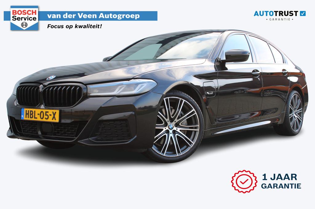 BMW 5 Serie 545e xDrive M-sport black edition | Incl. 12 maa, Auto's, BMW, Automaat, 12 maanden, Gebruikt, 394 pk