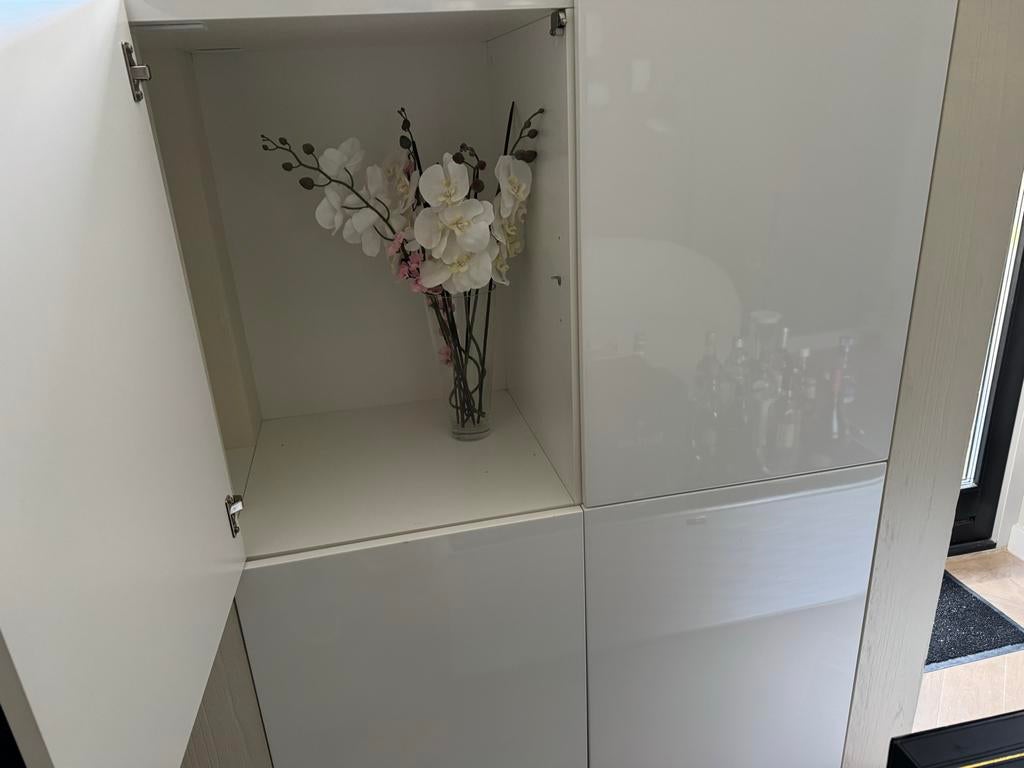 Moderne witte kast met houtlook zijkanten, Ophalen of Verzenden, Zo goed als nieuw