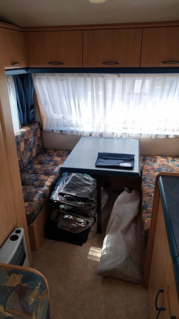 Goed onderhouden Hobby De Luxe caravan met voortent, Caravans en Kamperen, Caravans, Rondzit, Hobby, Koelkast, Tot en met 4