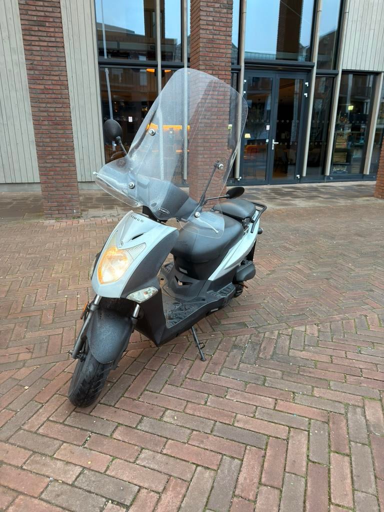 NETTE kymco agility 50, Fietsen en Brommers, Scooters | Kymco, Zo goed als nieuw, Agility, Maximaal 25 km/u, Benzine, Ophalen