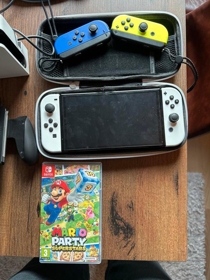 Complete Nintendo Switch OLED met extra's en Mario Party, Spelcomputers en Games, Games | Nintendo Switch, Zo goed als nieuw, Overige genres