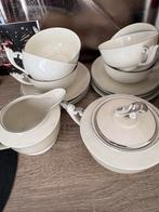 Oud theeservies met theepot, warmhouder, 6 kop en schotels, Ophalen