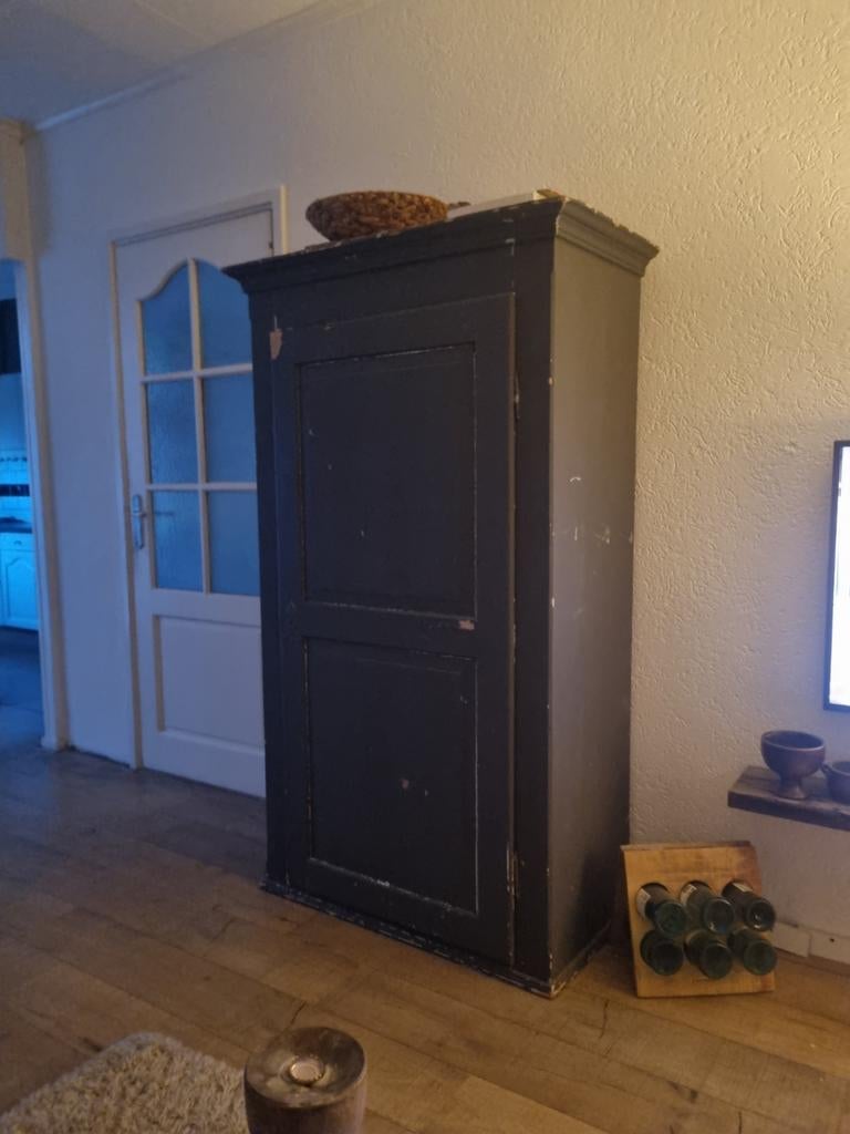 Antieke kledingkast/linnenkast - Zwart, Huis en Inrichting, Kasten | Kledingkasten, Gebruikt, 150 tot 200 cm, 25 tot 50 cm, Overige houtsoorten