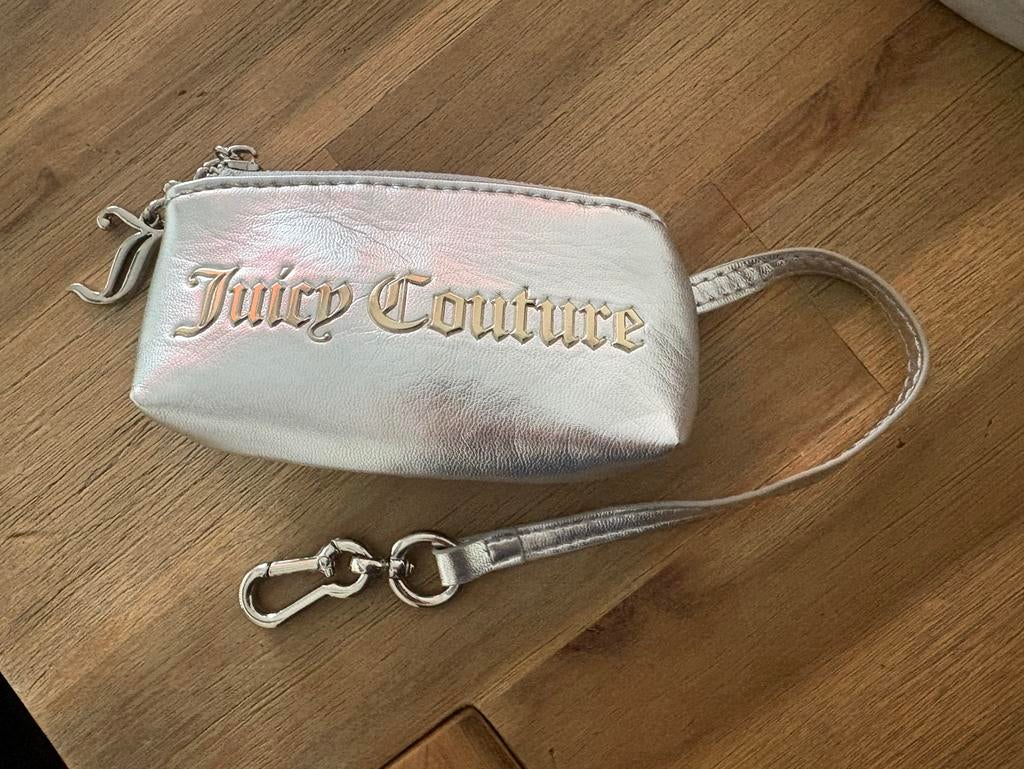 Juicy Couture Sleuteltasje - Zilverkleurig, Sieraden, Tassen en Uiterlijk, Portemonnees, Zo goed als nieuw, Overige merken, Overige kleuren
