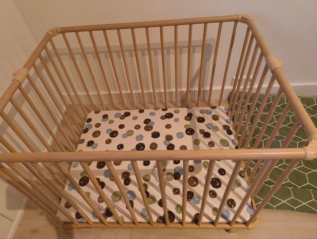 Inklapbare box met box kleed (als nieuw), Kinderen en Baby's, Ophalen of Verzenden, Zo goed als nieuw, Boxkleed