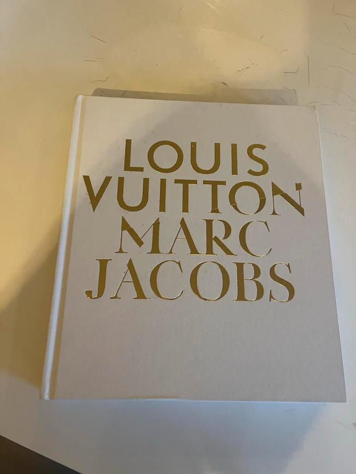 Louis Vuitton Marc Jacobs - Nieuw boek over mode, Boeken, Kunst en Cultuur | Fotografie en Design, Nieuw, Overige onderwerpen