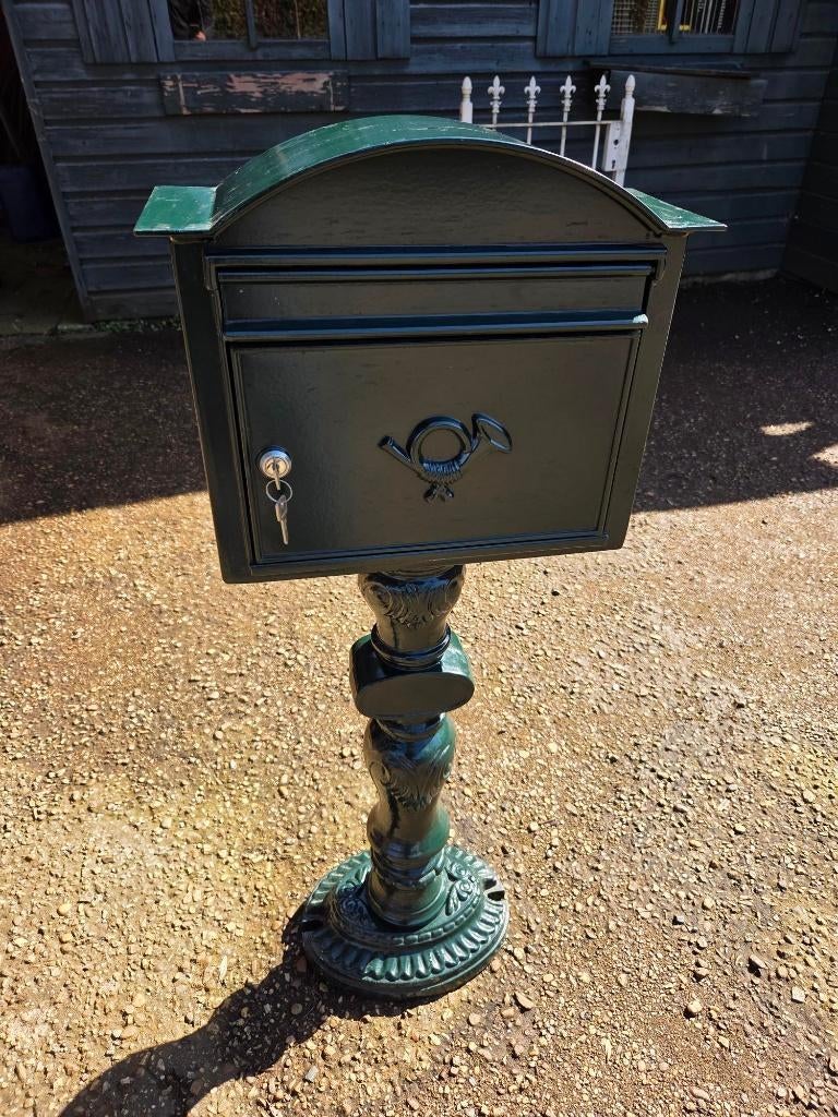 Nostalgische vrijstaande brievenbus met posthoorn, aluminium, Tuin en Terras, Brievenbussen, Ophalen, Gebruikt, Aluminium, Staande brievenbus