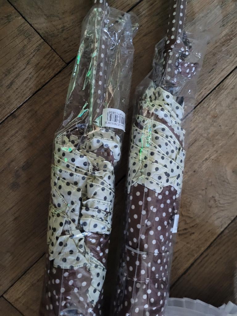 Nieuwe paraplu's polka dot vintage look p/st 9.95, Heikant 21 Kaatsheuvel, Bruin, Belle Vieille Brocante, Nieuw