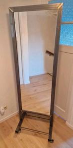 Verrijdbare passpiegel met metalen frame, Huis en Inrichting, Woonaccessoires | Spiegels, Ophalen, Gebruikt, 150 tot 200 cm, Rechthoekig
