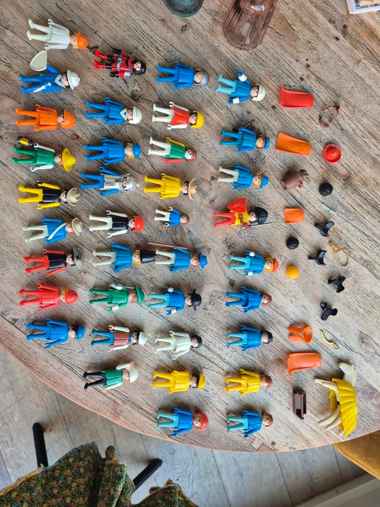 Playmobil jaren '80 - 38 poppetjes met diverse toebehoren, Ophalen of Verzenden, Gebruikt, Los playmobil