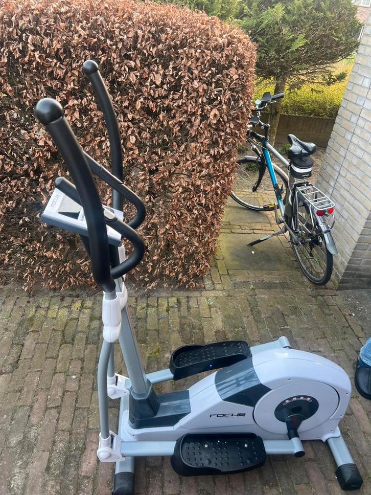 Electrische crosstrainer, Sport en Fitness, Fitnessapparatuur, Gebruikt, Crosstrainer, Armen, Benen, Kunststof, Ophalen