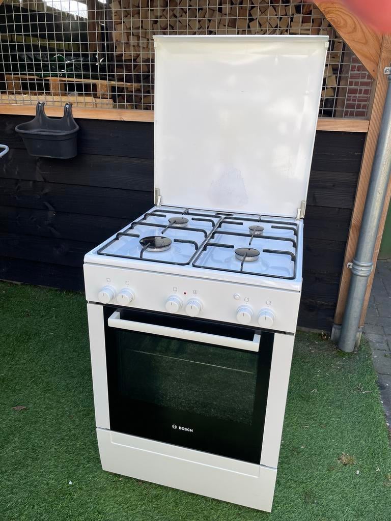 Nette Bosch Vrijstaand Gasfornuis met Oven, Witgoed en Apparatuur, Gebruikt, Gas, 85 tot 90 cm, 4 kookzones